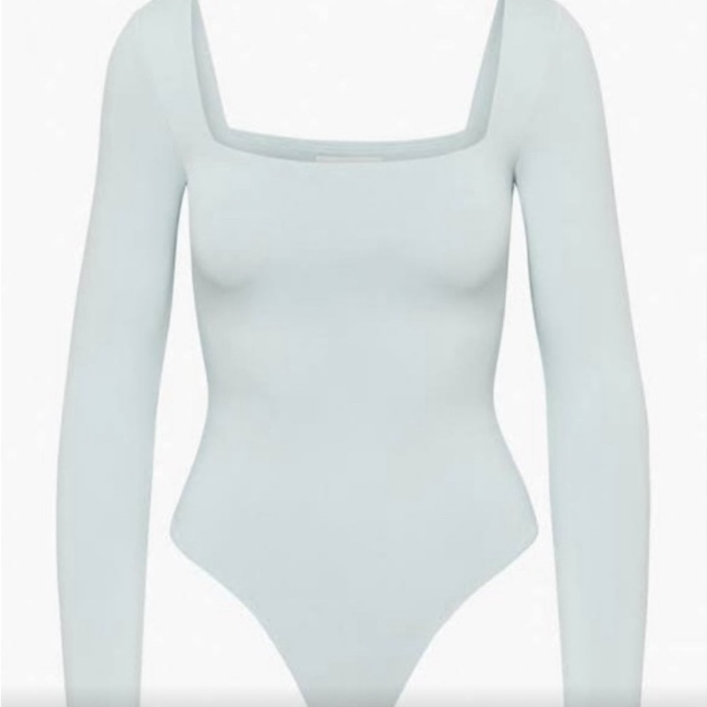 Babaton Contour Sqaureneck Bodysuit